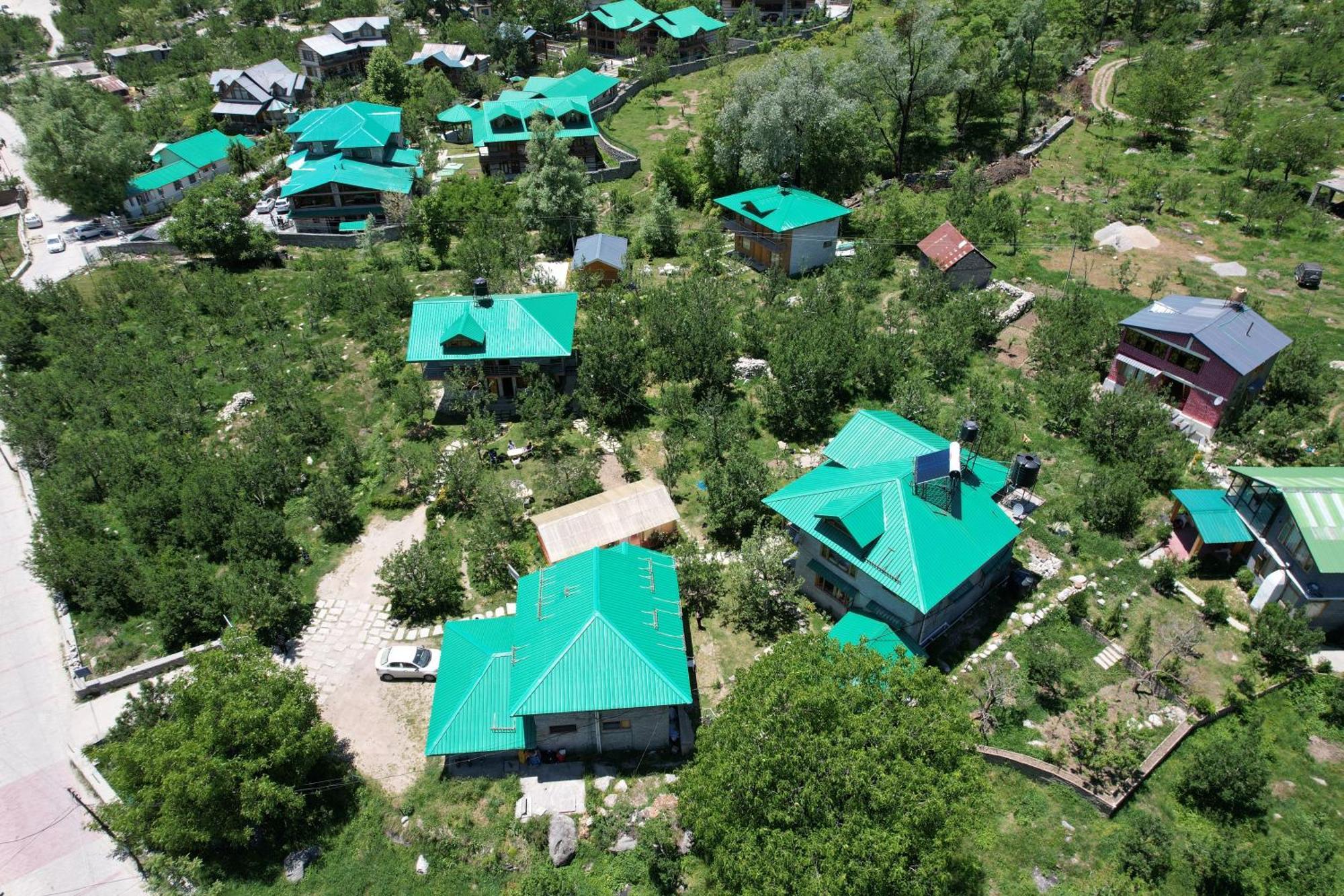 Cascade Mountain Retreat Manali Panzió Kültér fotó
